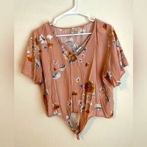 Mudd Floral V-Neck Tie-Front Blouse - Pink and White size XL